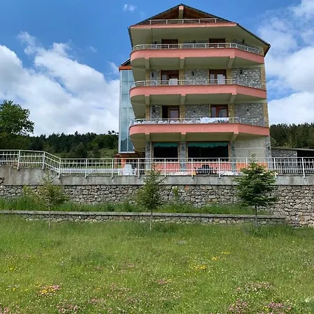 Lura Hotel *